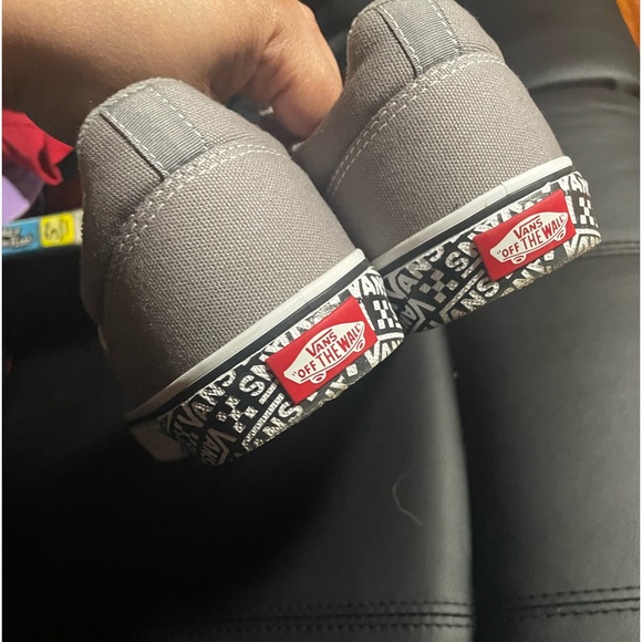 Vans - Picture 4 of 5